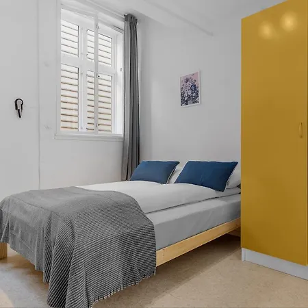 بيت شباب Fabryka *